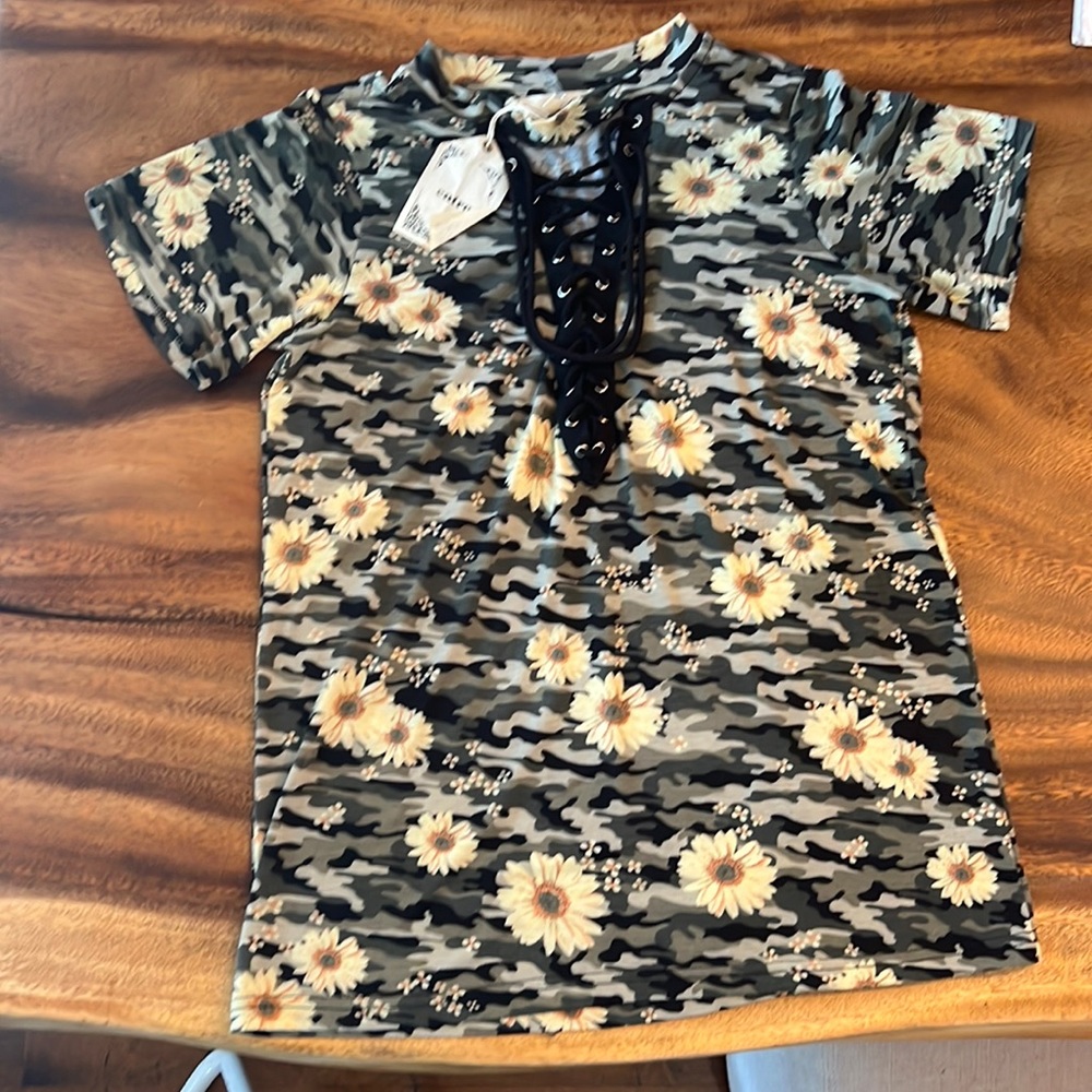 ENTRO SMALL CAMOUFLAGE SUNFLOWER LACE UP SHORTSLEEVED SHIRT NEW BUTTER SOFT